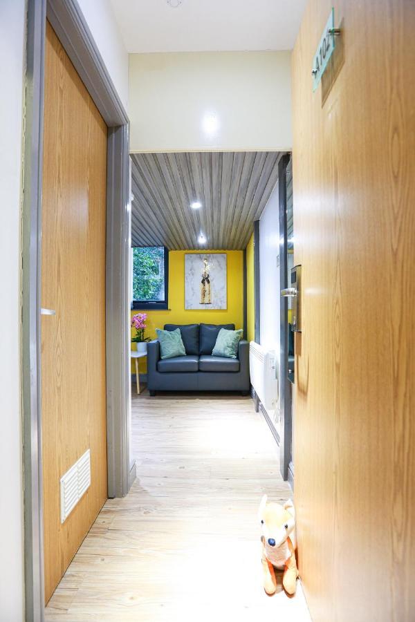 A102 Cheery Bright Loft Apartment โคเวนทรี ภายนอก รูปภาพ